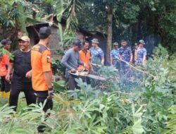 Respons Cepat, Prajurit Lanud BNY Bantu Korban Bencana Angin Besar