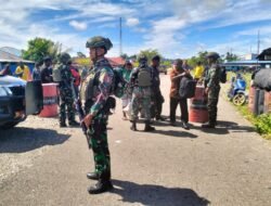 Periksa Secara Ketat Barang Keluar dan Masuk, Satgas Kopasgat Pos Kenyam Laksanakan Random Check di Wilayah Bandara