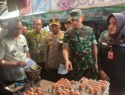 Bersama Unsur Forkopimda, Dandim 1006/Banjar Tinjau Harga Kebutuhan Pokok Dipasaran