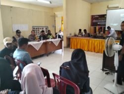 Mewakili Danramil 01 Sungaimas Babinsa Koramil 01/Sungaimas Menghadiri Rapat Pleno,Di aula kantor camat Sungaimas