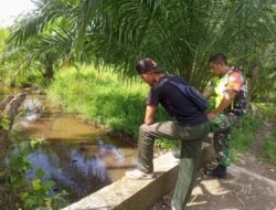 Babinsa Koramil 08 Arongan Lambalek Sosialisasikan Larangan Membuang Sampah Sembarangan kepada Warga