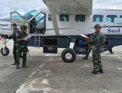 Persiapan Menuju 5 Hari Pilkada , Perketat Pengaman dan Patroli Bandara, Satgas Pamrahwan RI-PNG Kewilayahan Pos Aminggaru Ilaga Kopasgat Laksanakan Sweeping di Bandara Udara Aminggaru Ilaga