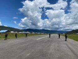 Menjelang Natal Dan Tahun Baru Satgas Kopasgat Meningkatkan Keamanan Di Bandara Enarotali