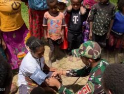Satgas Yonif 614/Raja Pandhita Berikan Layanan Kesehatan