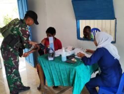SATGAS YONIF 614/RAJA PANDHITA BANTU PELAYANAN KESEHATAN DI PUSKESMAS