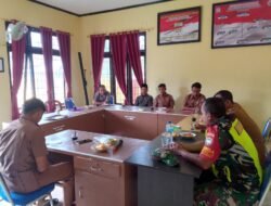 Komsos di Kantor Geucik  Babinsa Tingkatkan Kerjasama Yang Baik Dengan Aparat Gampung
