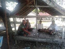 Eratkan Silaturahim Dengan Tokoh Agama Babinsa Koramil 10/Woyla Barat kodim 0105/Aceh Barat  melaksanakan Komsos