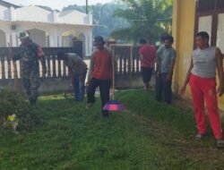 Babinsa Serda Ferial bersama Warga Gotong Royong Bersihkan Sampah Liar