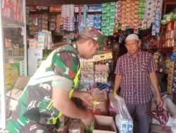 Komsos Dengan Pedagang Pasar, Babinsa Jaya Sekaligus Mengecek Harga Sembako