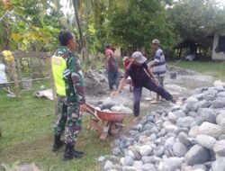 Serma Havendra Babinsa Koramil 09/Samatiga Melaksanakan Gotong Royong Bersama Masyarakat Desa Pinem
