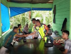 Tingkatkan Sinergitas Babinsa Dan Bhabinkamtibmas Melaksanakan Komsos Bersama Warga Desa Binaannya.