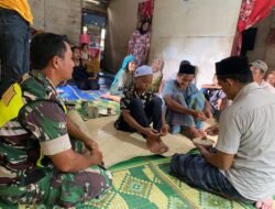Peduli Warga Kurang Mampu, Babinsa Koramil 10/Woyla Barat Dampingi Khitan Modern Gratis