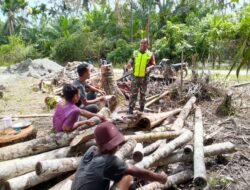 Himbauan Larangan Membakar Lahan Disampaikan Babinsa Koramil 10/Woyla Barat Kodim 0105/Aceh Barat Kepada Warga