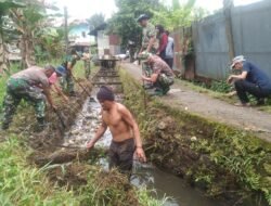 Melalui Koramil Amuntai Tengah, Kodim 1001/HSU-Blg Gelar Aksi Pembersihan Lingkungan