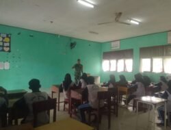 Tumbuhkan Jiwa Patriotisme, Babinsa Berikan Wasbang di SMA Negeri 1 Panga