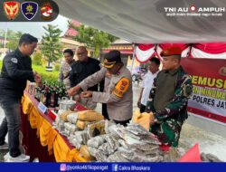 Dansatgas Kopasgat Hadiri Acara Pemusnahan Barang Bukti Temuan Narkotika Dan Minuman Keras Berakhohol Di Mapolres Jayapura