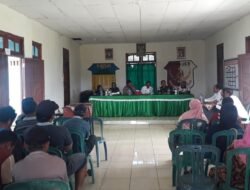 Danramil Elikobel Dampingi Kepala Kampung Metaat Makmur Salurkan Blt Kepada Masyarakat