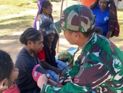 Satgas Yonif 614/Raja Pandhita Berikan Layanan Kesehatan Gratis Di Desa Tima