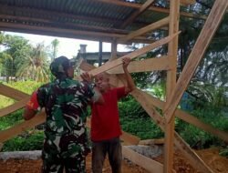 Babinsa Bantu Warga Binaan Bangun Warung Kopi Untuk Tempat Usaha