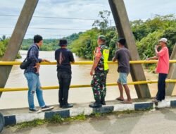 Babinsa Koramil 01/Sungaimas Rutinkan Sosialisasi Bahaya Banjir Kepada Warga Desa Binaan
