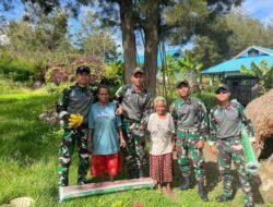 Sembako Dan Tikar Dibagikan Oleh Satgas Yonif 614/Raja Pandhita Ke Masyarakat Di Distrik Pirime