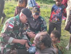 Satgas Yonif 614/RJP Berikan Pelayanan Kesehatan Gratis di Perbatasan Papua