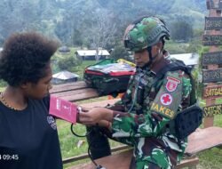 Pos Tima Satgas Yonif 614/RJP Berikan Layanan Kesehatan Gratis di Perbatasan RI-PNG
