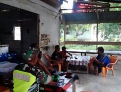 Dekatkan Diri Dengan Warga Binaan, Babinsa Laksanakan Komsos Sambil Ngobrol Santai