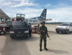 Laksanakan Random Checking,  Satgas Kopasgat Bekerja Sama Dengan Pihak Kp3 Dan Upbu Bandara Douw Aturure Nabire