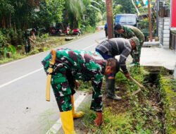 Hadir Untuk Berikan Manfaat, Jajaran Babinsa Simpur Lakukan Aksi Bersih Bersih Lingkungan Masyarakat