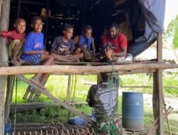 Satgas Yonif 614/RJP Berbagi Kebahagiaan dengan Masyarakat Papua