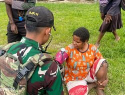 Pos Tima Satgas Yonif 614/RJP Berikan Pelayanan Kesehatan Gratis di Distrik Balingga