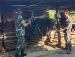 Ingatkan Keselamatan saat Melaut, Babinsa Krueng Sabee Komsos dengan Nelayan Lobster