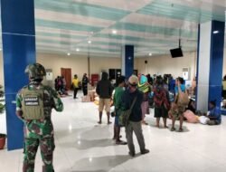 Personil Satgas Kopasgat Yahukimo Laksanakan Check Random Arus Balik Penumpang Nataru
