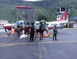 Tingkatkan Keamanan Di Tahun Baru, Satgas Kopasgat Pamtas Kewilayahan Ri-Png Pos Mulia Laksanakan Random Check