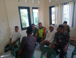 Babinsa Posramil 06/Bubon Melaksanakan Komsos Bersama Tokoh Masyarakat Di Kantor Geuchik Desa Beurawang