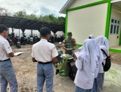 Lewat Motor Pintar Keliling, Babinsa Panga Dorong Minat Baca Pelajar