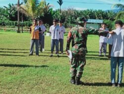 Bentuk Sikap, Fisik dan Mental Yang Prima, Babinsa Sidey Berikan Pelatihan PBB Kepada Pelajar