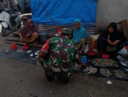 Kunjungi Pedagang Kaki Lima, Babinsa Jaya Sampaikan Motivasi Serta Himbau Kebersihan