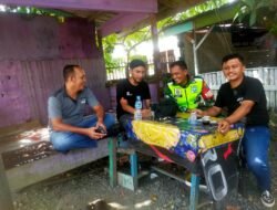 Babinsa Koramil 09/Samatiga Serda Zulkifli Melaksanakan Kegiatan Komsos Dengan Warga Binaan di Desa Deuah, Kec. Samatiga