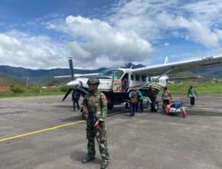 Jaga Kondusifitas Objek Vital Nasional, Satgas Kopasgat Pos Moanemani Melaksanakan Pengamanan Bandara Moanemani