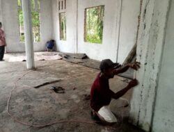 Kodim 0105/Abar Distribusikan Bantuan Keramik Dari Pangdam lM Untuk Rehab Lantai Meunasah