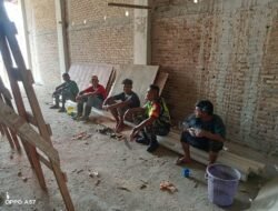 Mempererat Hubungan Silaturahmi Babinsa Koramil 01/Sungaimas Laksanakan Komsos Bersama Warga Binaan