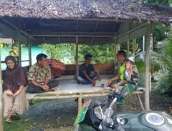 Dekat kan Diri Dengan Warga Binaan Babinsa Posramil 06/Bubon Komsos Di Desa Binaannya
