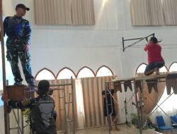 Satgas Yonif 614/RJP Lakukan Karya Bakti Renovasi Gereja di Tolikara
