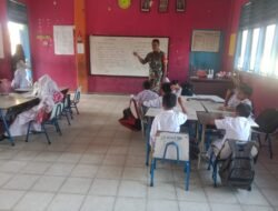Tanamkan Rasa Cinta Tanah Air, Babinsa Panga Berikan Materi Wasbang kepada Siswa MIN 5 Aceh Jaya