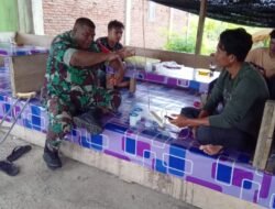 Sosialisasikan Bahaya Judi Online, Babinsa Sampoinet Komsos dengan Pemuda Desa Binaan