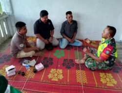 Babinsa Koramil 0105-10/Woyla Barat Kopka Roni Gunawan anjangsana di desa Binaan