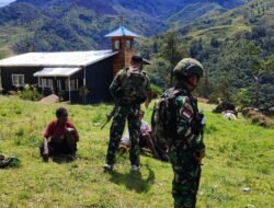 Satgas Yonif 614/RJP Melakukan Anjangsana dan Pemberian Sembako di Kampung Wame