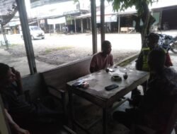 Babinsa Koramil 0105-10/Woyla Barat Kodim 0105/Aceh Barat Serka Rahman Rambe melaksanakan Komsos Di desa Pasi Jeut